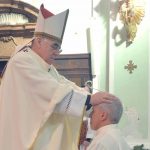 FABRIZIO PETERLINI ordinato Diacono dall'arcivescovo Lauro Tisi chiesa San Modesto ad Aldeno 16-02-2020 Fabrizio Peterlini el'arcivescovo Lauro Tisi durante la celebrazione Copyright foto Remo Mosna